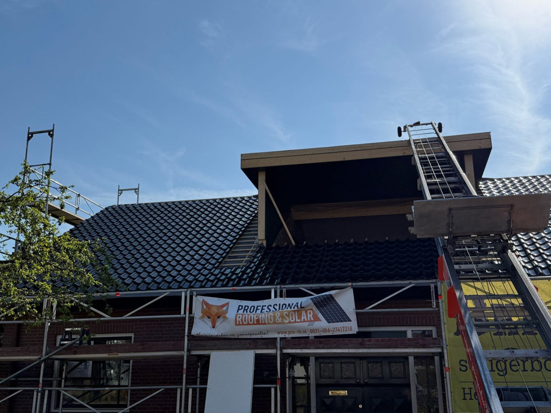 Dakkapelproject van Professional Roofing & Solar in uitvoering